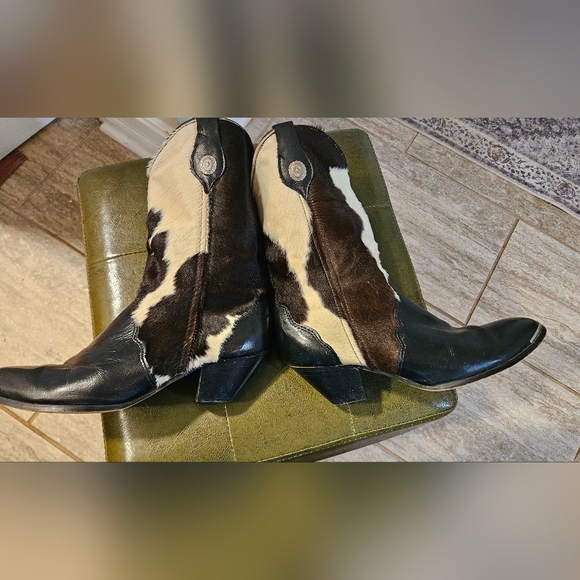 Vintage Cowhide Leather Western Boots. Black/brown/cream. Size 10 - Picture 12 of 16
